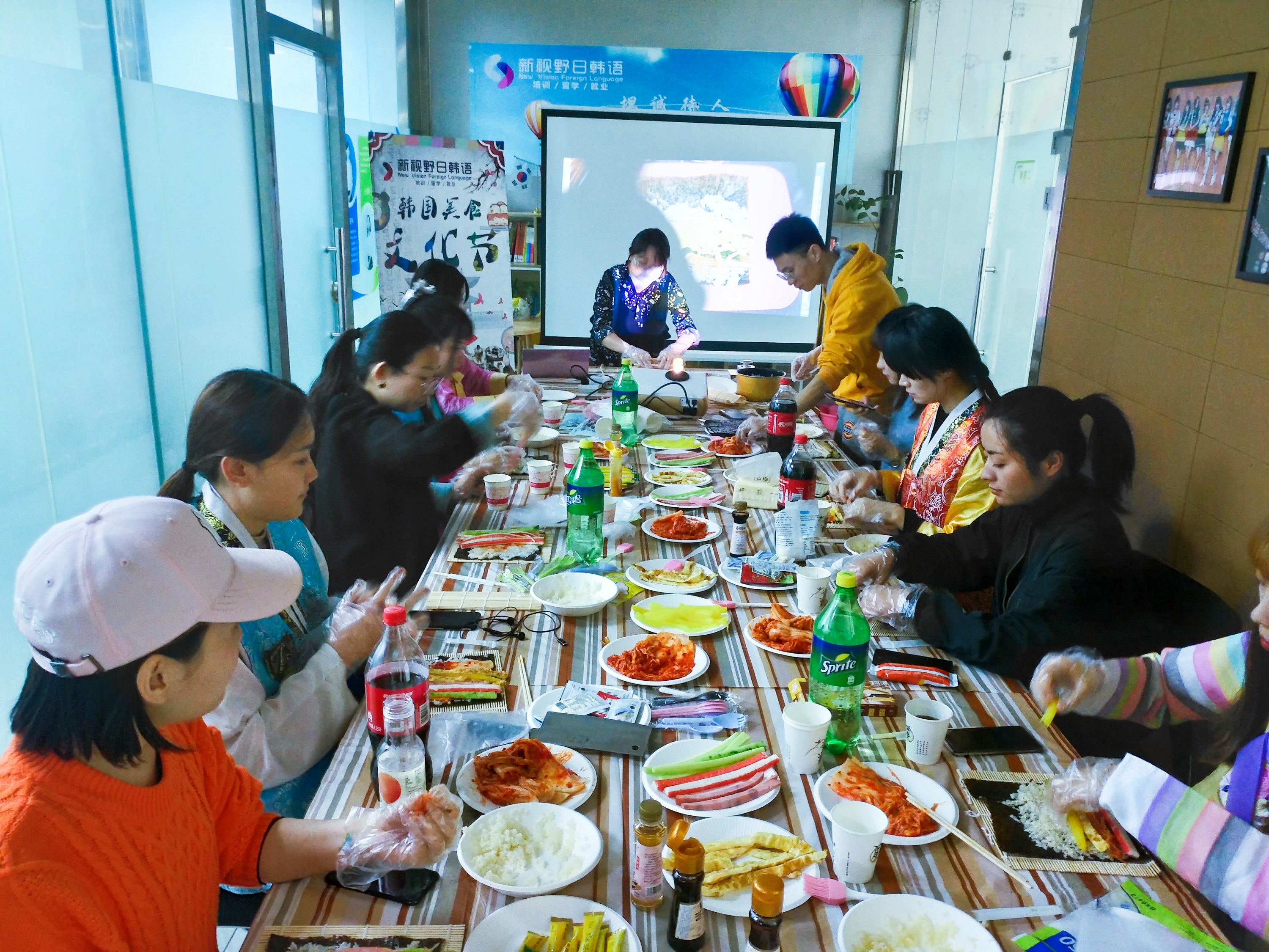 4美食节照片.jpg